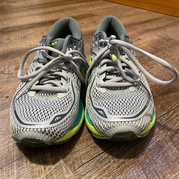 Women’s size 7.5 ASICS shoe - Picture 2 of 4